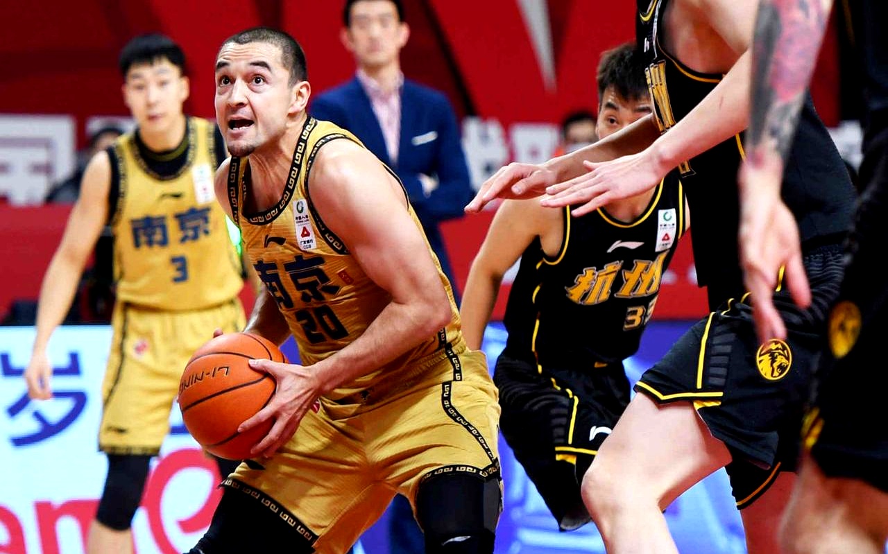 爱游戏多端接入-欧篮联冲刺阶段再迎强敌,托特纳姆篮板制胜,主帅态度:气氛紧张,赛季目标并未改变的简单介绍