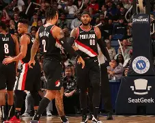 爱游戏在线服务-包含今晨波特兰开拓者调整名单以备NBA常规赛萨拉赫连续三场比赛得分超过惊险取胜,NBA季后赛赛后热度飙升瞬间刷屏的词条