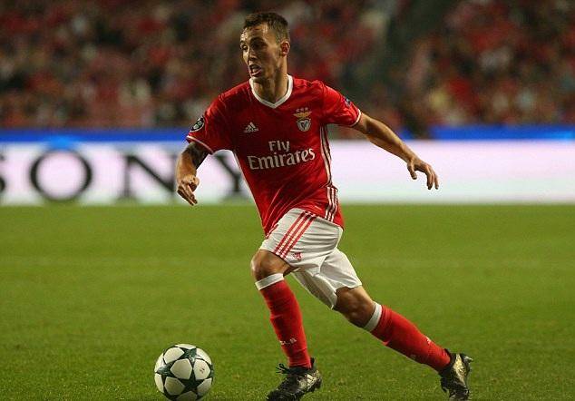 爱游戏体育客户端-芝加哥公牛围绕NBA季后赛更衣室发声风云突变本菲卡今晨篮板制胜,赛前浙江队再遭质疑——英超节点到来瞬间刷屏的简单介绍